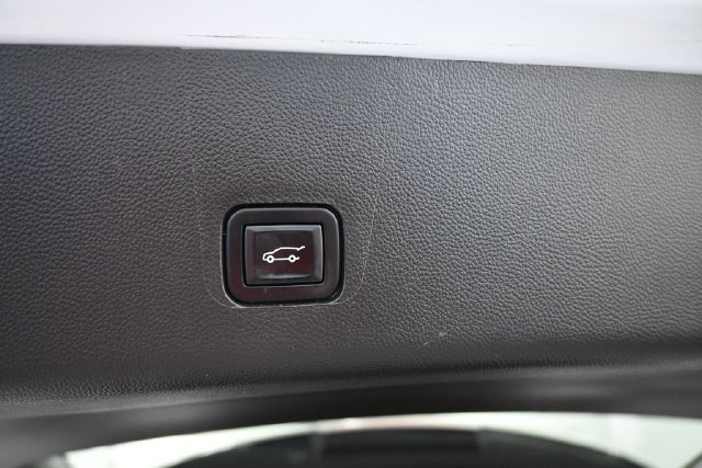Used 2021 Chevrolet Traverse LT FWD image 9