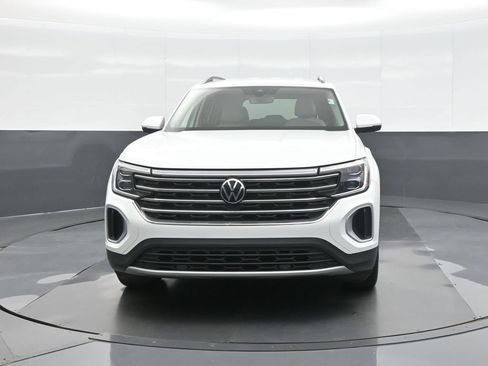 Used 2024 Volkswagen Atlas SE AWD/4WD image 2