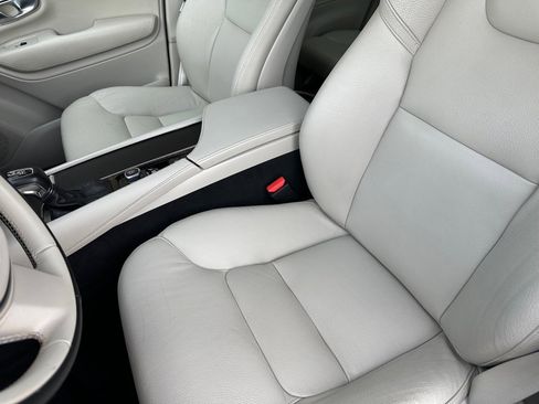 Used 2020 Volvo XC90 T5 Momentum w/ Protection Package image 14