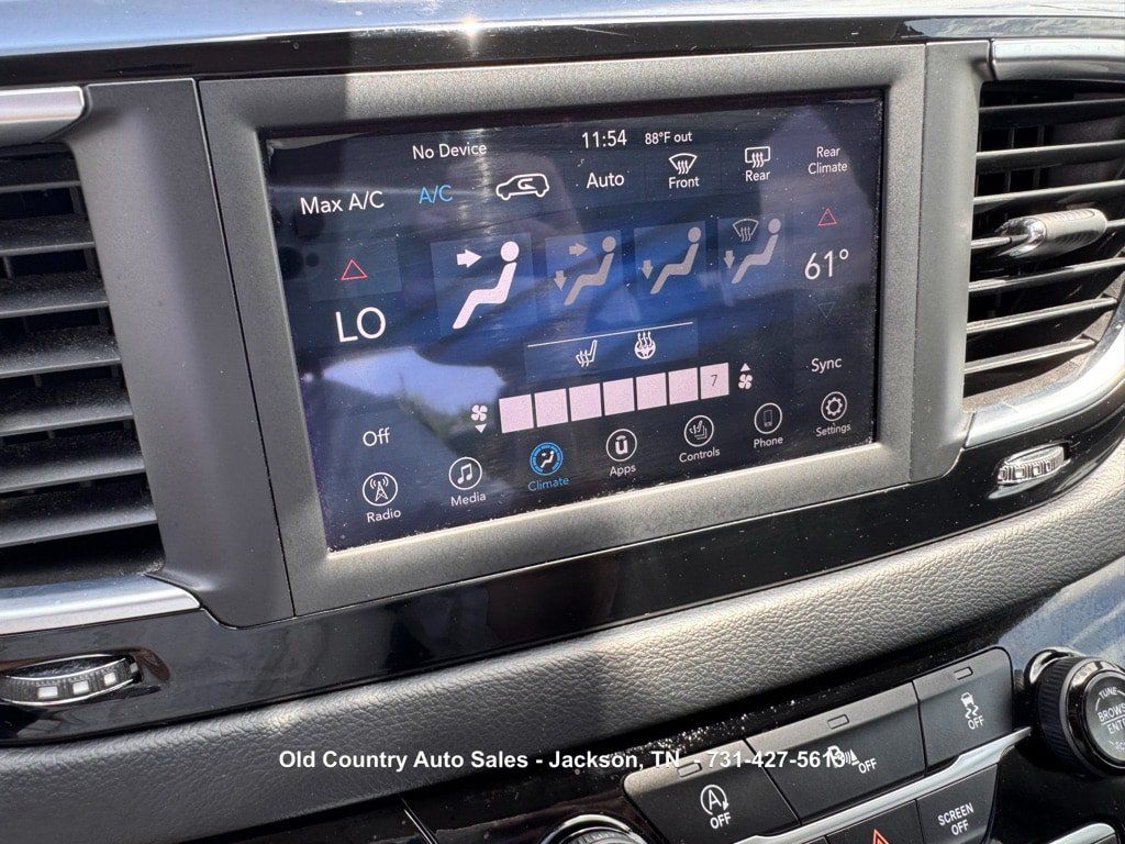 Used 2019 Chrysler Pacifica Touring-L FWD image 35