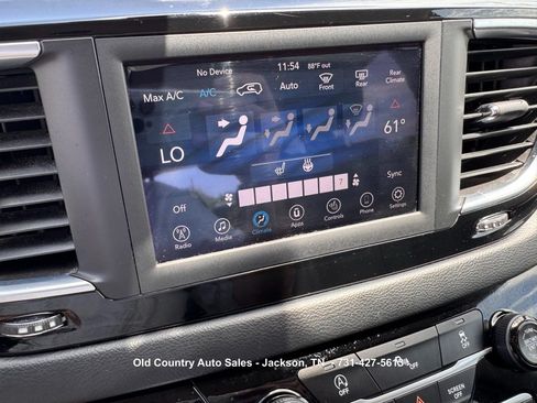 Used 2019 Chrysler Pacifica Touring-L FWD image 35
