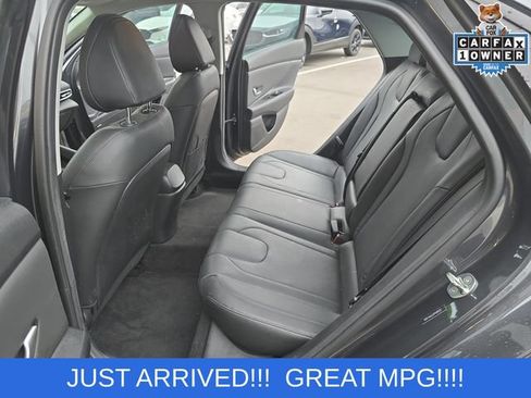 Used 2023 Hyundai Elantra Limited FWD image 11