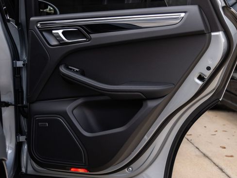 Certified 2026 Porsche Macan AWD/4WD image 40