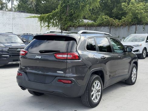 Used 2017 Jeep Cherokee Latitude w/ Safety/Convenience Group AWD/4WD image 5