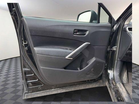 Used 2022 Toyota Corolla Cross LE image 10