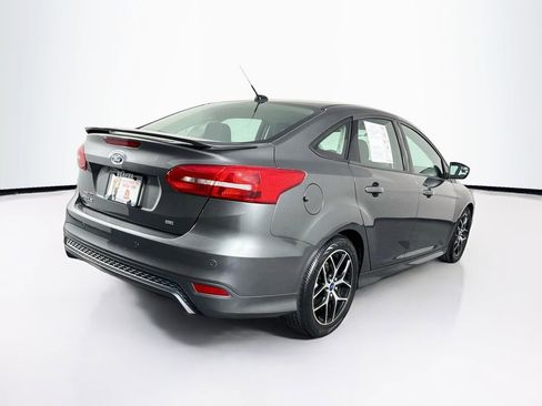 Used 2016 Ford Focus SE w/ SE Sport Package FWD image 10