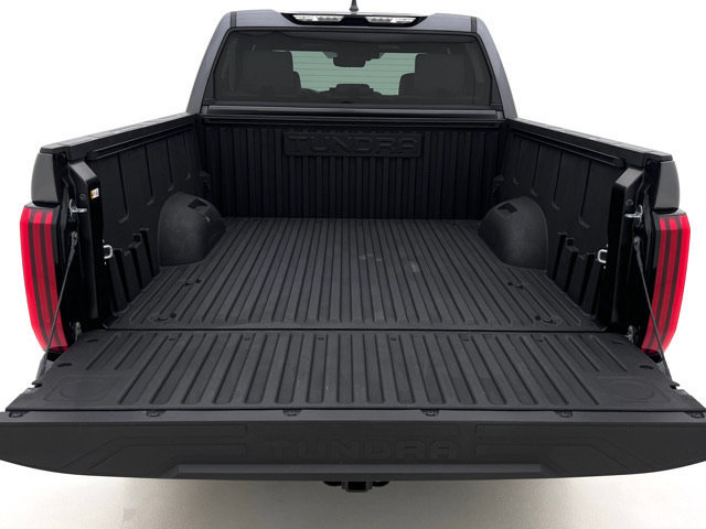 Used 2025 Toyota Tundra Limited AWD/4WD image 25