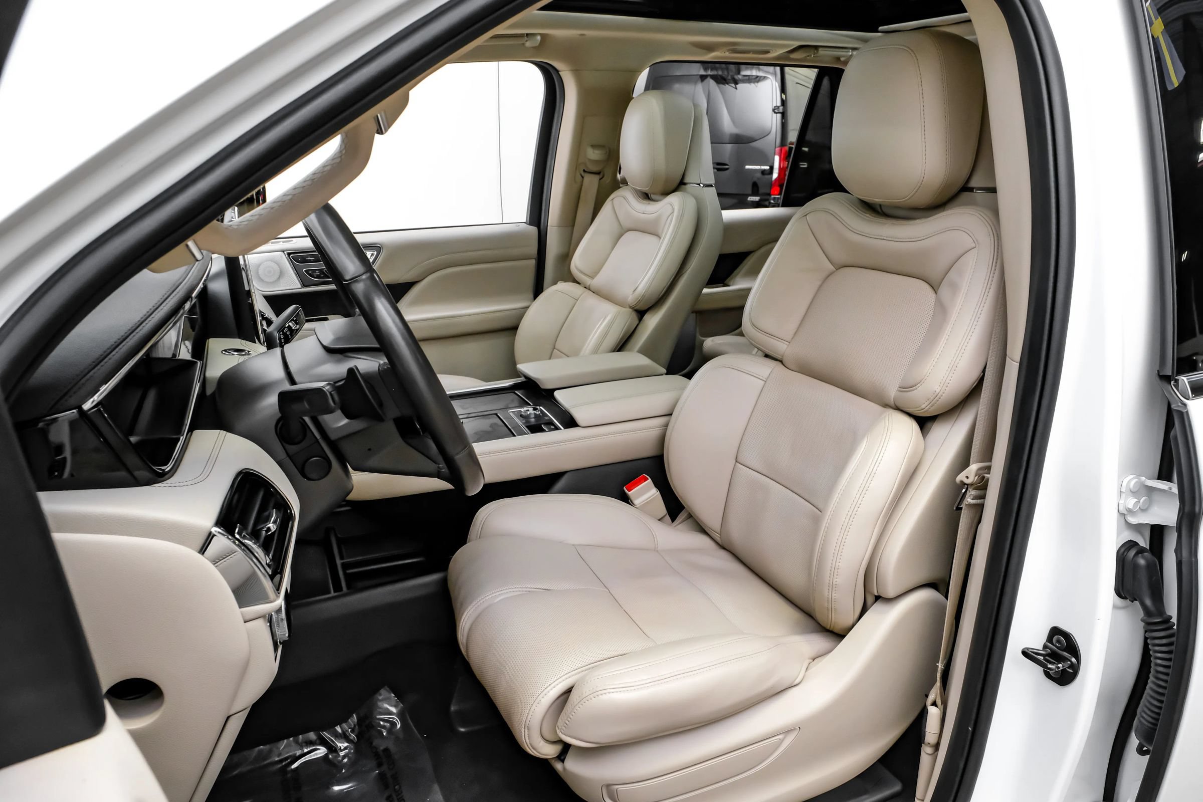 Used 2020 Lincoln Navigator Reserve w/ Luxury Package AWD/4WD image 27