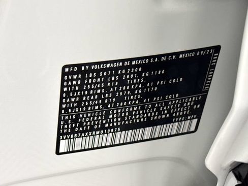 Used 2024 Volkswagen Tiguan SE R-Line AWD/4WD image 28
