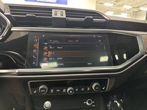 Used 2019 Audi Q3 2.0T Premium Plus w/ Premium Plus Package AWD/4WD image 23