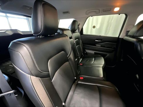 Used 2023 Nissan Pathfinder SL w/ Lighting Package (N92) image 16