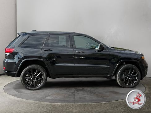 Used 2022 Jeep Grand Cherokee Laredo X AWD/4WD image 8