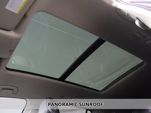 Used 2023 Volkswagen Atlas SE w/ Panoramic Sunroof Package AWD/4WD image 3