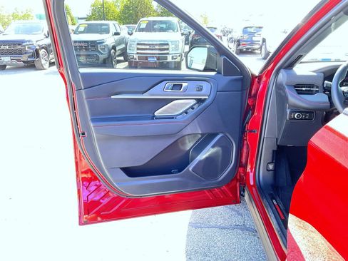 Used 2025 Ford Explorer ST w/ Sun And Sound Package AWD/4WD image 9