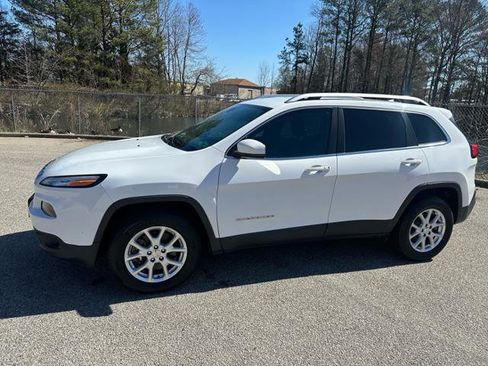 Used 2018 Jeep Cherokee Latitude Plus image 9