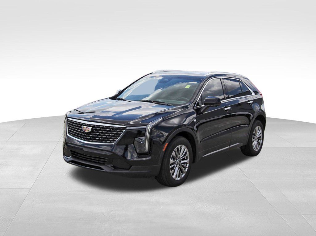 Used 2025 Cadillac XT4 Premium Luxury FWD image 2