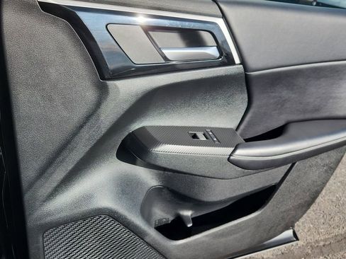 Used 2023 Mitsubishi Outlander SE image 16