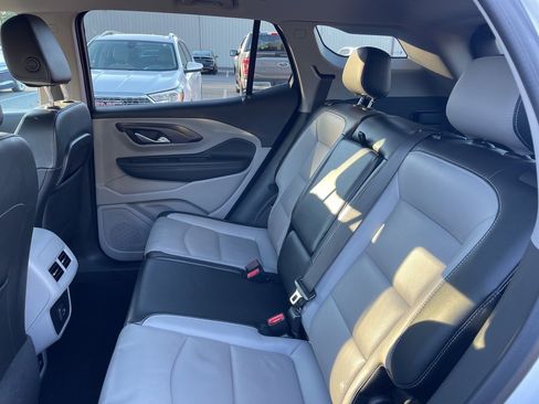 Used 2024 GMC Terrain SLT image 20