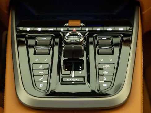 New 2026 Aston Martin DBX 707 image 34