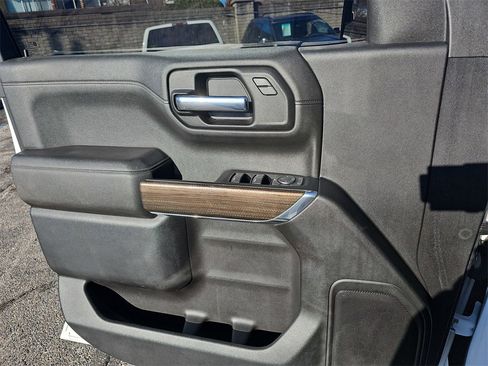 Used 2021 Chevrolet Silverado 1500 LT w/ Z71 Off-Road Package image 26