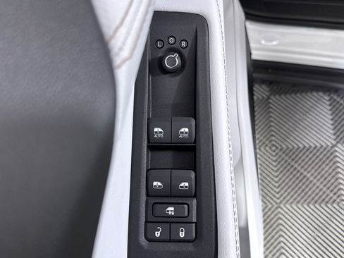 New 2026 Jeep Cherokee Overland w/ Advanced Pro Tech Group AWD/4WD image 27