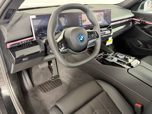 Used 2026 BMW i5 eDrive40 w/ Convenience Package RWD image 4