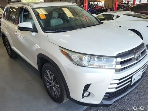 Used 2019 Toyota Highlander XLE image 1
