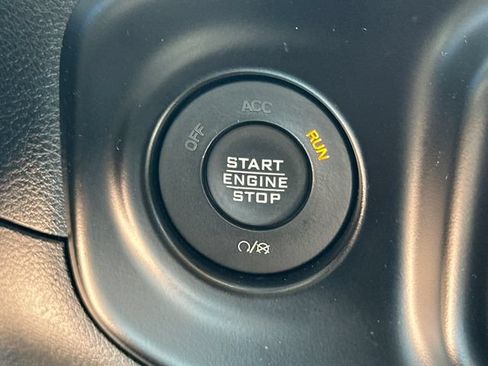 Used 2021 Jeep Gladiator Sport AWD/4WD image 32