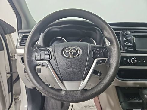 Used 2014 Toyota Highlander LE FWD image 15