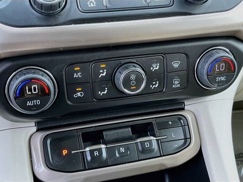 Used 2023 GMC Acadia Denali w/ Denali Technology Package FWD image 16
