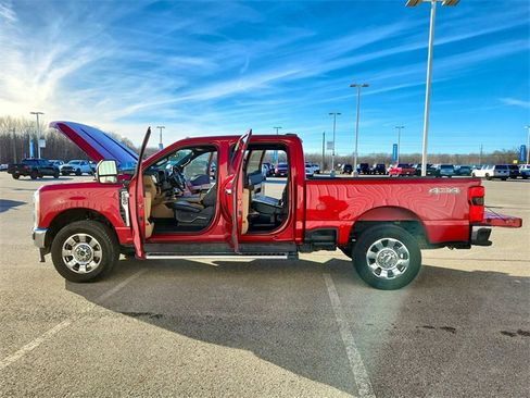 Used 2023 Ford F250 Lariat w/ Chrome Package image 12