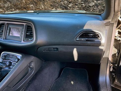 Used 2015 Dodge Challenger SXT image 14