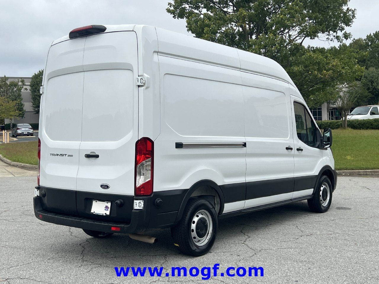 Used 2025 Ford Transit 250 148 High Roof RWD image 3