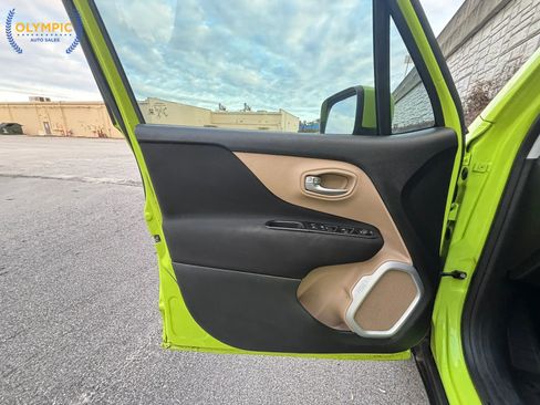 Used 2018 Jeep Renegade Latitude image 38