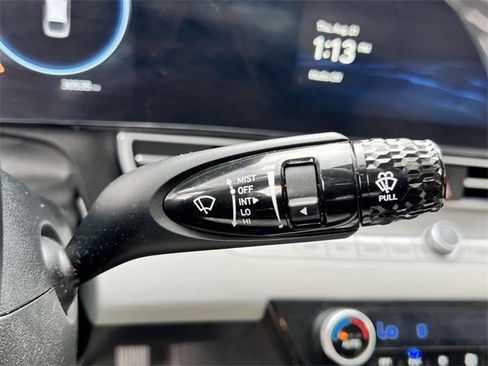 Used 2023 Hyundai Elantra Limited image 24