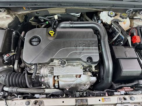 Used 2024 Chevrolet Malibu LT FWD image 33