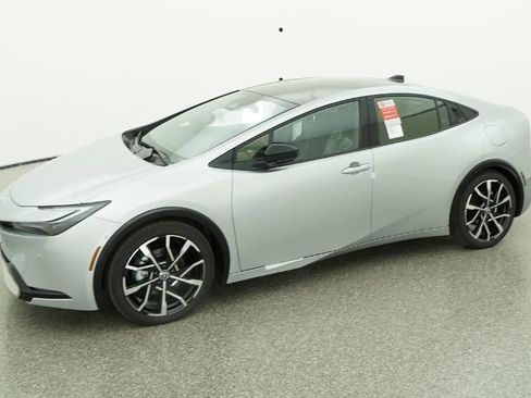 New 2026 Toyota Prius Plug-In Hybrid FWD image 2