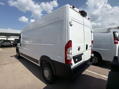 Used 2024 RAM ProMaster 2500 w/ Convenience Group FWD image 4