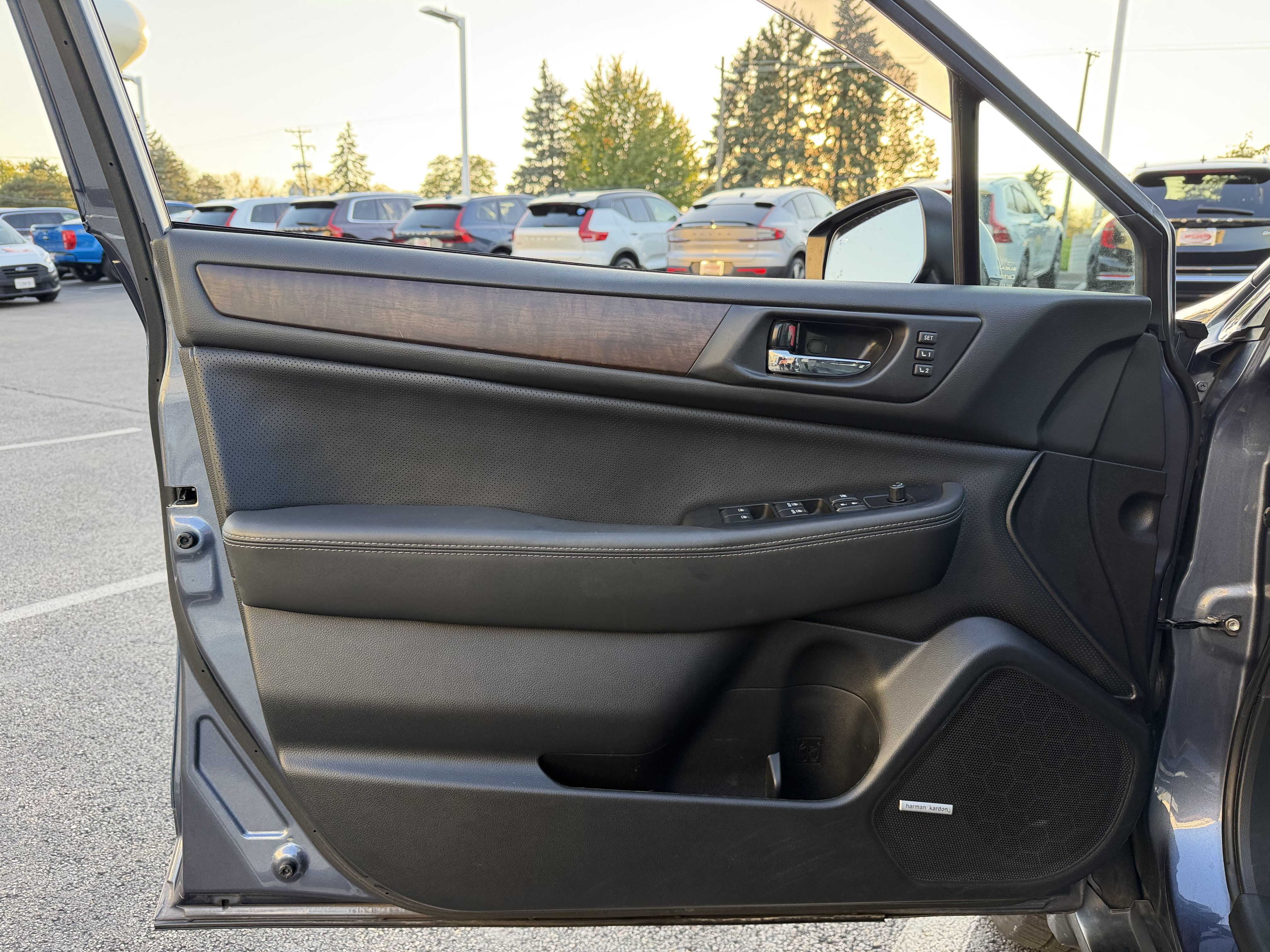 Used 2017 Subaru Outback 2.5i Limited AWD/4WD image 7