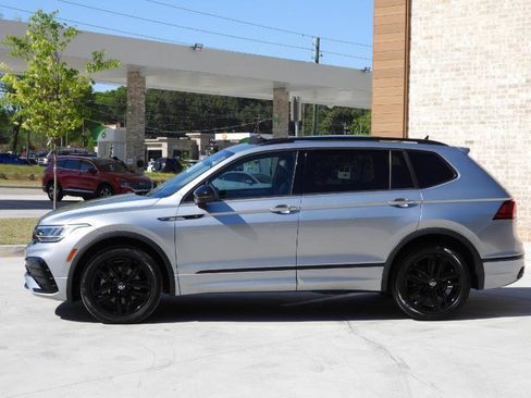 Used 2022 Volkswagen Tiguan SE R-Line image 18