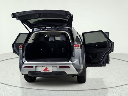Used 2025 Nissan Pathfinder SL FWD image 13