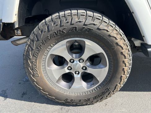 Used 2016 Jeep Wrangler Unlimited Sahara w/ Connectivity Group image 15