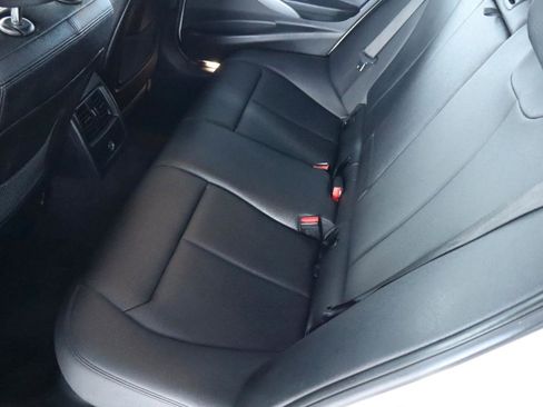 Used 2017 BMW 330i xDrive Sedan AWD/4WD image 31