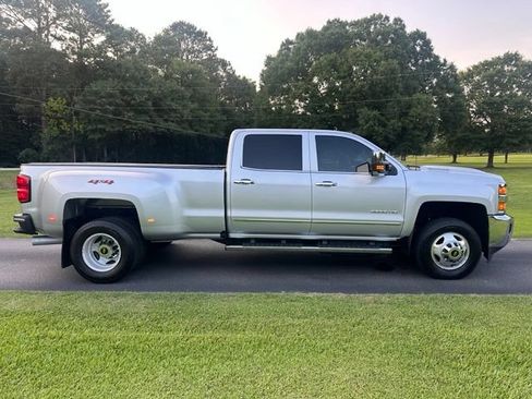 Used 2019 Chevrolet Silverado 3500 LTZ w/ Duramax Plus Package AWD/4WD image 4