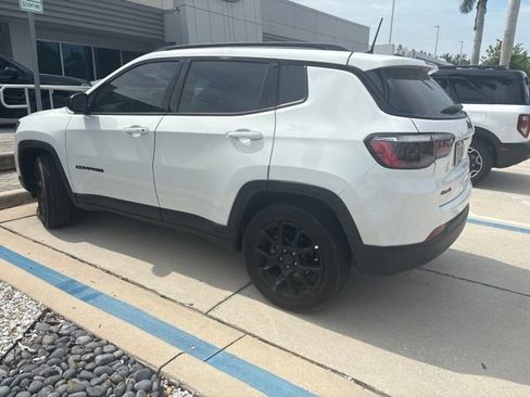 Used 2025 Jeep Compass Latitude w/ Altitude Special Edition AWD/4WD image 4