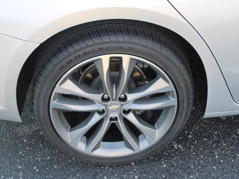 Used 2022 Chevrolet Malibu LT image 15