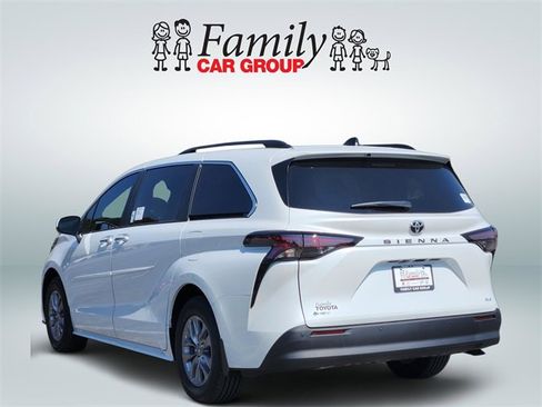 New 2026 Toyota Sienna XLE image 3