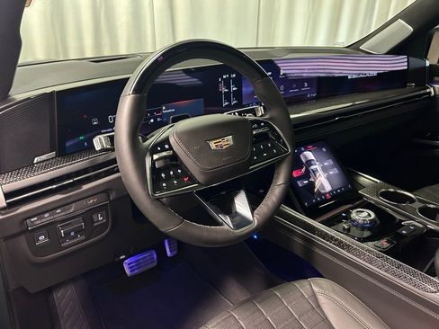 Used 2025 Cadillac Escalade V AWD/4WD image 2