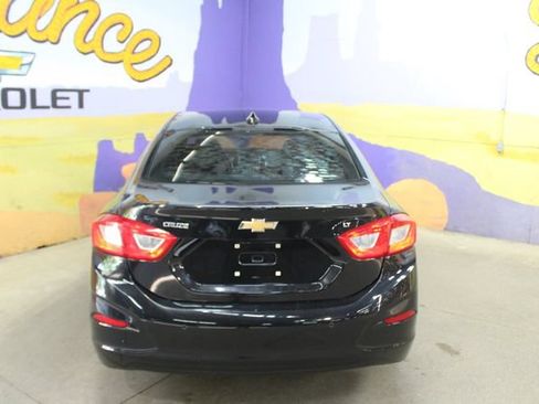 Used 2017 Chevrolet Cruze LT w/ LT True North Edition FWD image 7