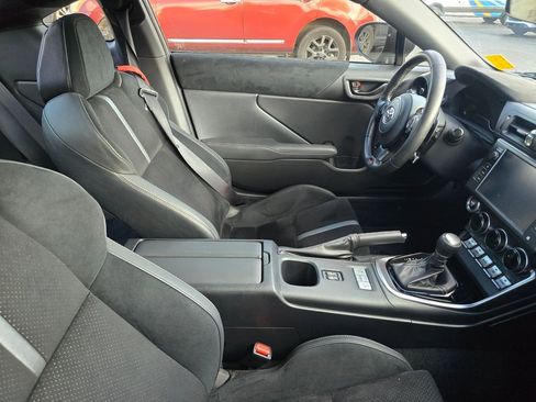 Used 2023 Toyota GR86 Premium image 3